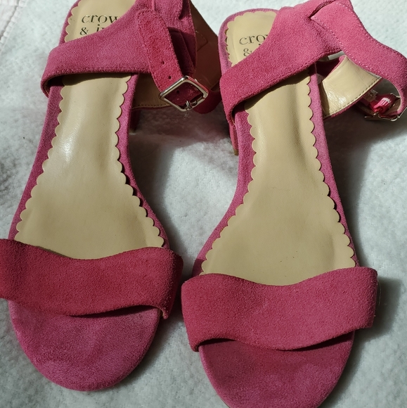 Crown & Ivy Heels - Picture 3 of 3